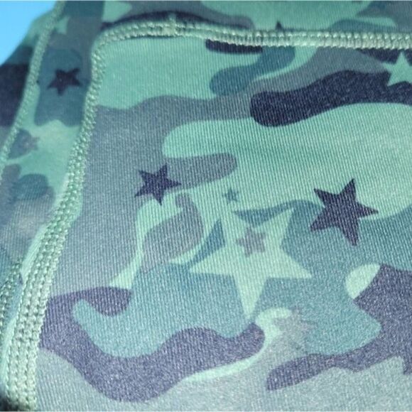 FABLETICS Define PowerHold HighWaisted 7/8 Star Camo Sycamore legging - Picture 10 of 13